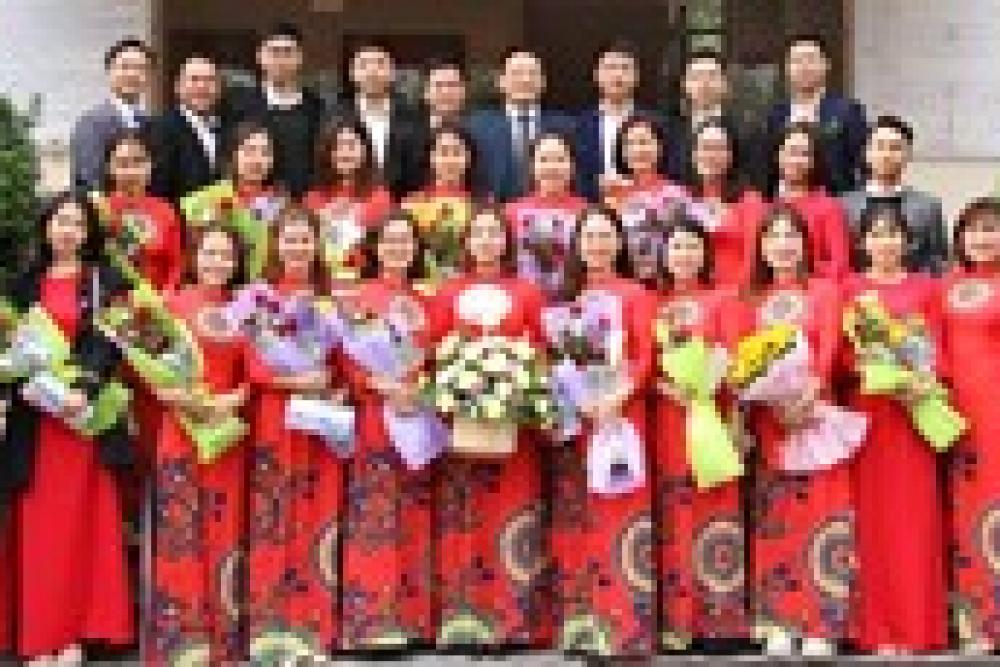 ICOGroup: Rộn ràng không khí Ngày Nhà giáo Việt Nam 20/11 khắp mọi miền