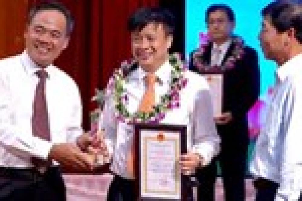 ICOGroup vinh dự nhận cúp và bằng doanh nhân, doanh nghiệp tiêu biểu